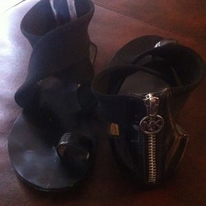 ✨✨✨Sold sold Authentic MK sandals sold sold✨✨✨