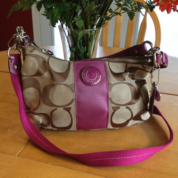 *SOLD*Brand new coach tan/berry cross body