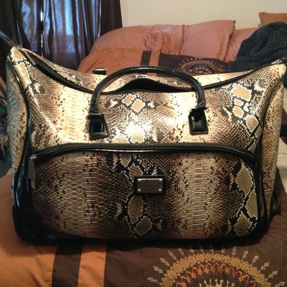 Adrienne Vittadini luggage