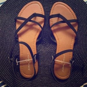 💢SOLDinBUNDLE💢Brand new black strapped sandals.