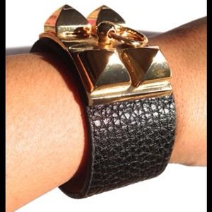 PYRAMID STUDDED LEATHER CUFF - BLACK