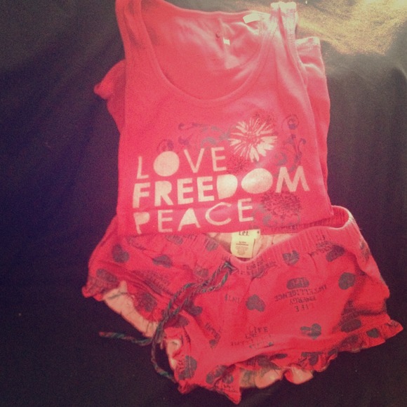 🚫🚫🚫TRADED🚫🚫🚫LEI tank and short sleep pj set