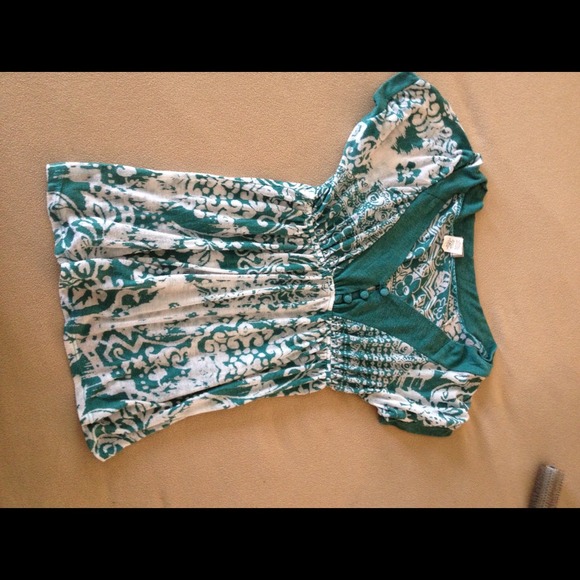 Green/white button top