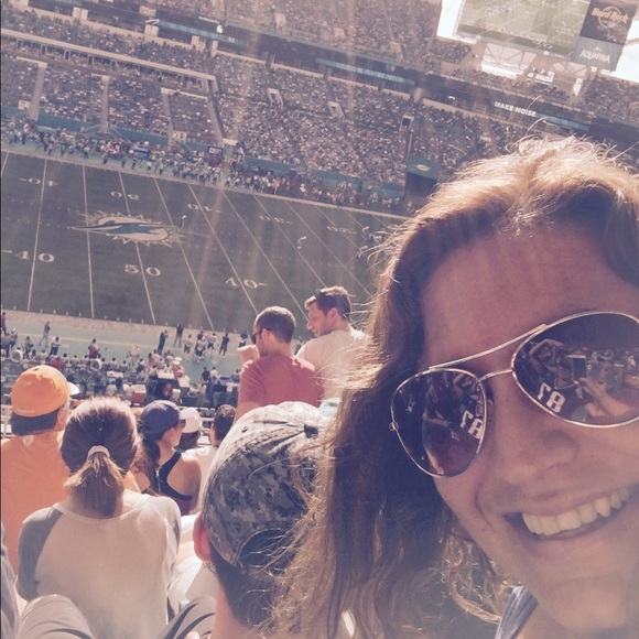 Happy Poshing! 💞👙📱🏝⛵️🌞⭐️🍻🍹🌮🛍🎀📿💎⚓️ - Picture 6 of 8