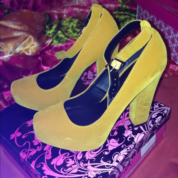 REDUCED!!!! Golden velvet heels