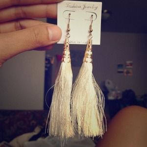 ✅ White ivory tassel dangle earring