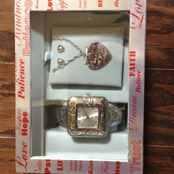 Jewelry - 🚫Sold 🚫 Silver bangle watchset