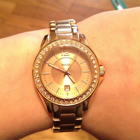 Rose gold fossil watch! 🔴RESERVED🔴