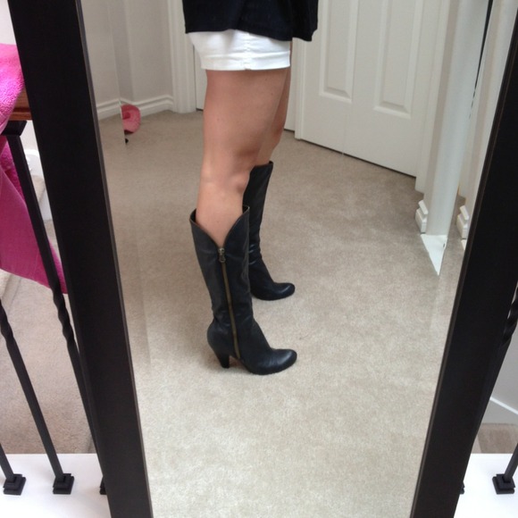 Black MIA zip up boots