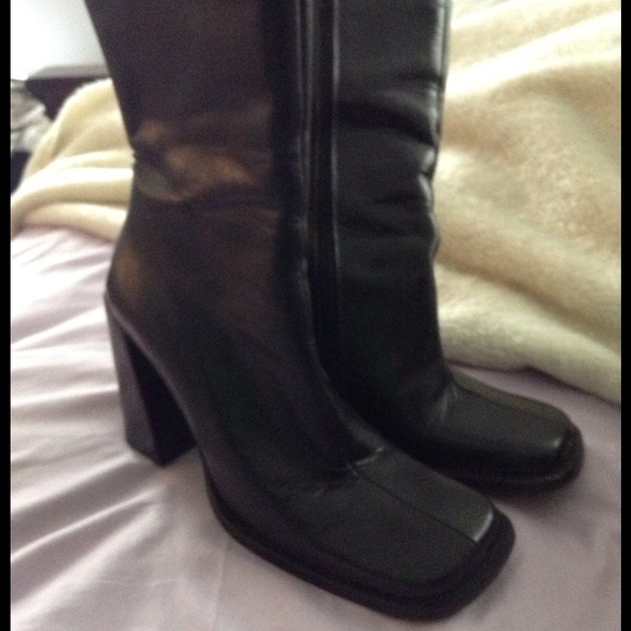 Black leather boots size  5 1/2  Charles's David