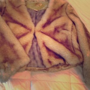 **Reduced** Crop faux fur 3/4 sleeve jacket