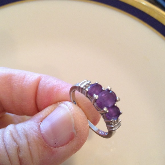 Color change 10 kt white gold Zandrite? ring.