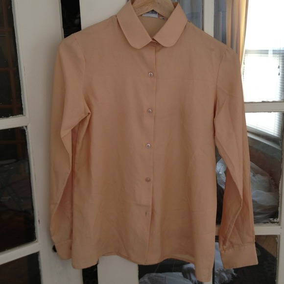 SOLD OUT ound collar blouse (beige color)