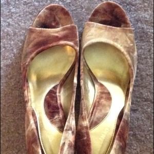 -SOLD-   Gianni Bini velvet opened toe pumps
