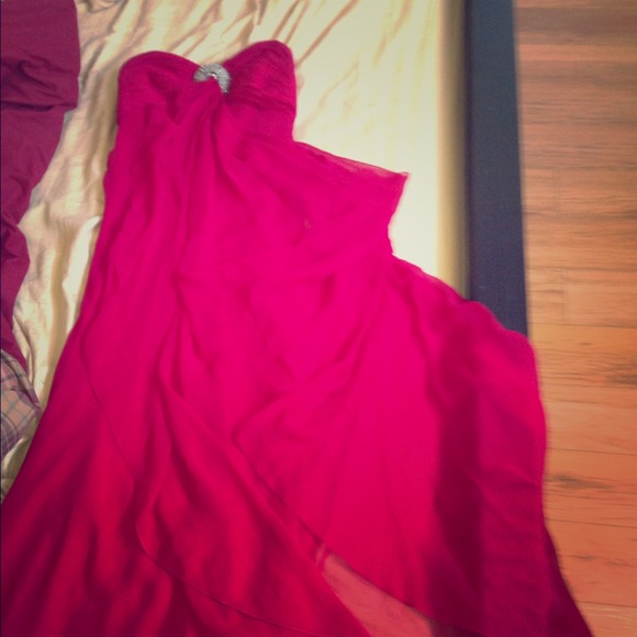 Monique Lhuilier red gown