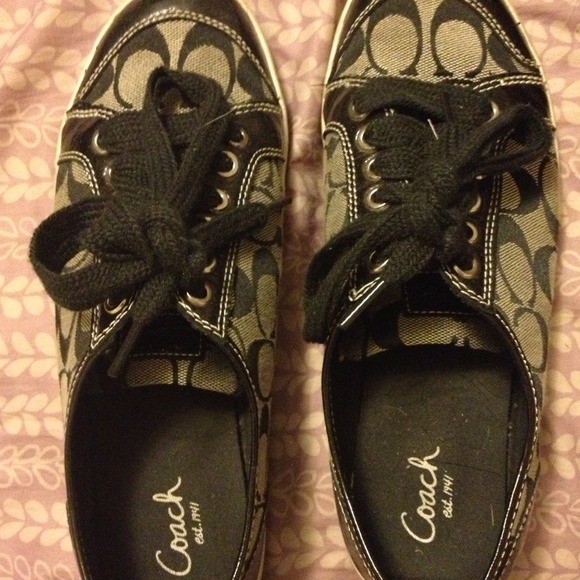 ✨Reduced!✨Authentic coach tennis shoes