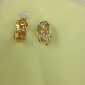 Clip on Earrings🌺Reserve for @mrsshu