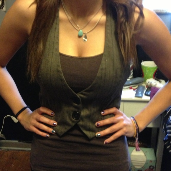 Cute vest that's too small for me, hardly worn - Picture 1 of 1