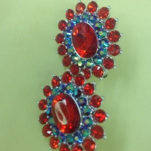 Clip on with lots of bling🌹SOLD to @mrsshu 🌹