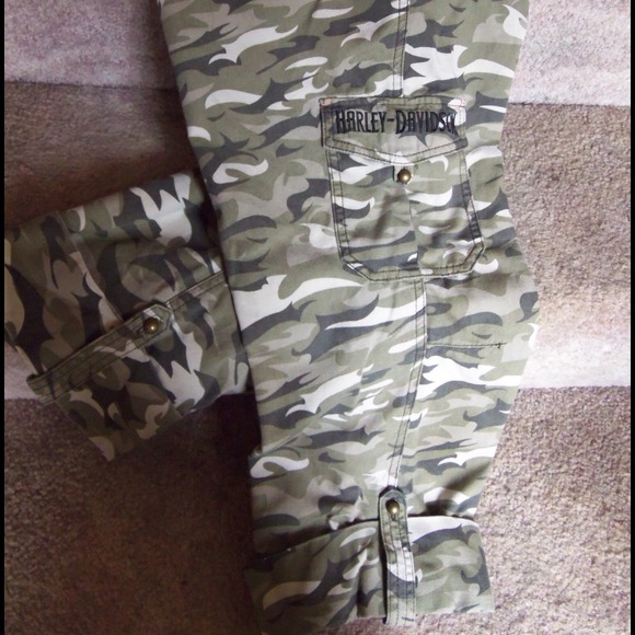 HD Cropped Camo Pants
