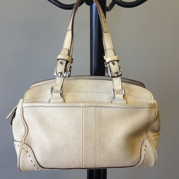 *SOLD* Coach Beige Pebble Leather Hobo Bag Purse - Picture 2 of 4