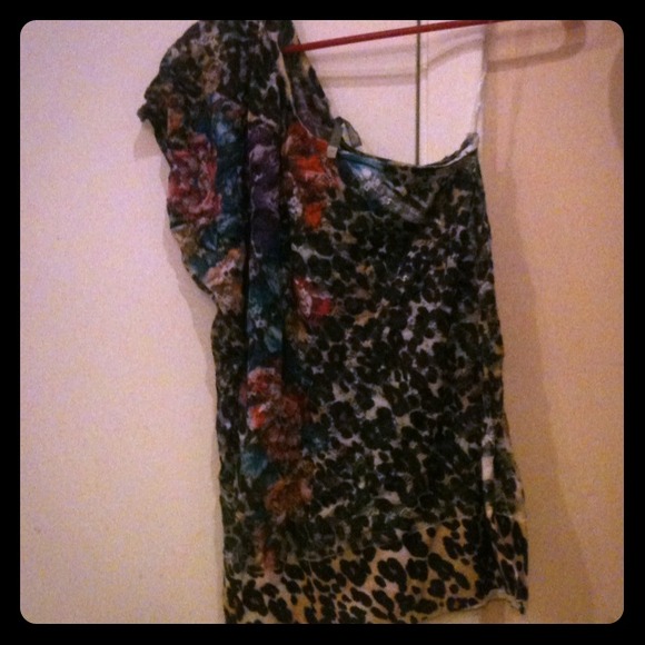 ✨REDUCED✨One shoulder lace leopard and floral top.