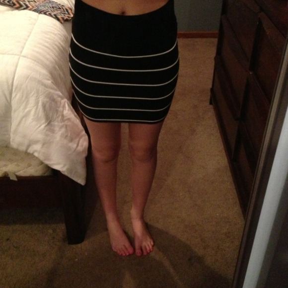 BUNDLE OF 3 pencil skirts - Picture 2 of 4