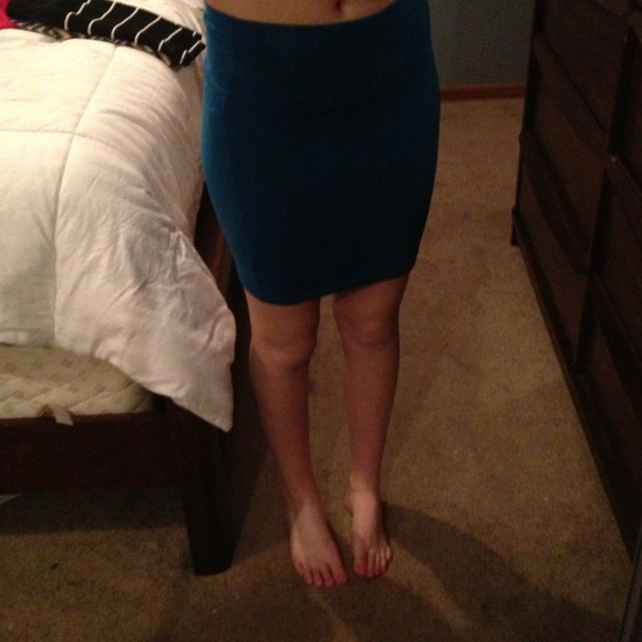 BUNDLE OF 3 pencil skirts - Picture 3 of 4