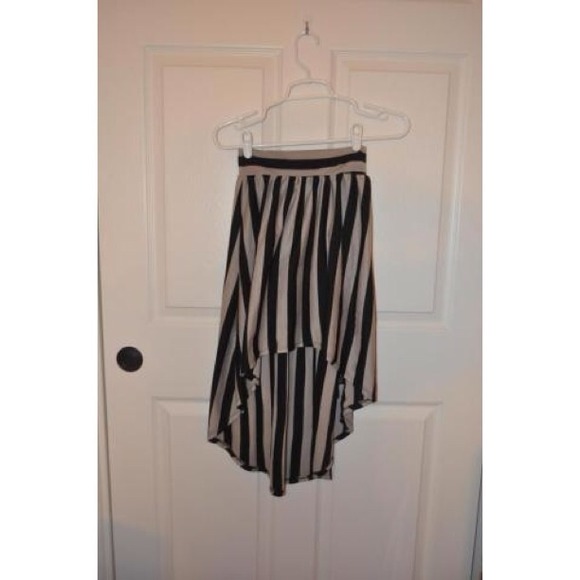 🔴SOLD🔴Hi lo skirt