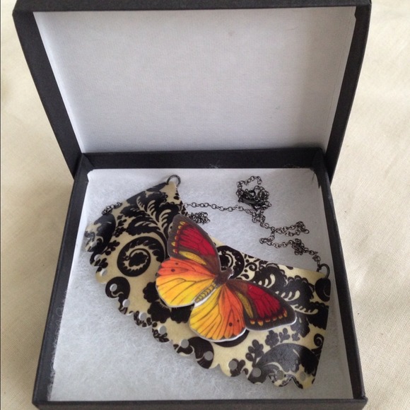 NWOT Victorian Inspired Butterfly Necklace - Picture 2 of 3