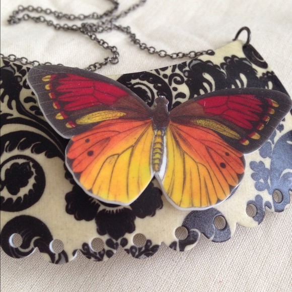 NWOT Victorian Inspired Butterfly Necklace - Picture 3 of 3