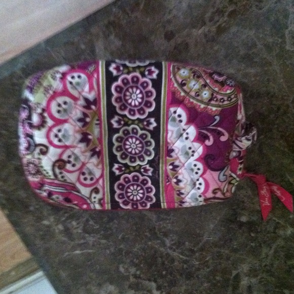 REDUCED!!!! Medium size Vera Bradley cosmetic bag