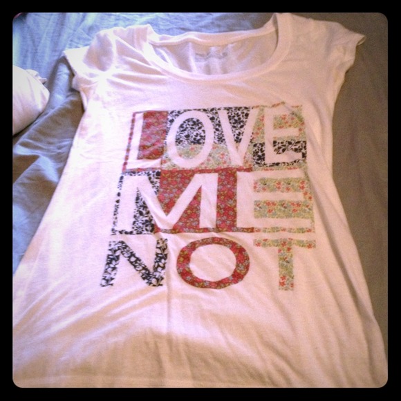 White medium mossimo causal tee. Love me not.