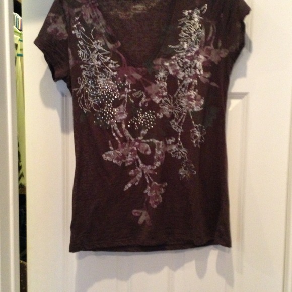 ☀☀sold in bundle ☀☀Gorgeous graphic tee