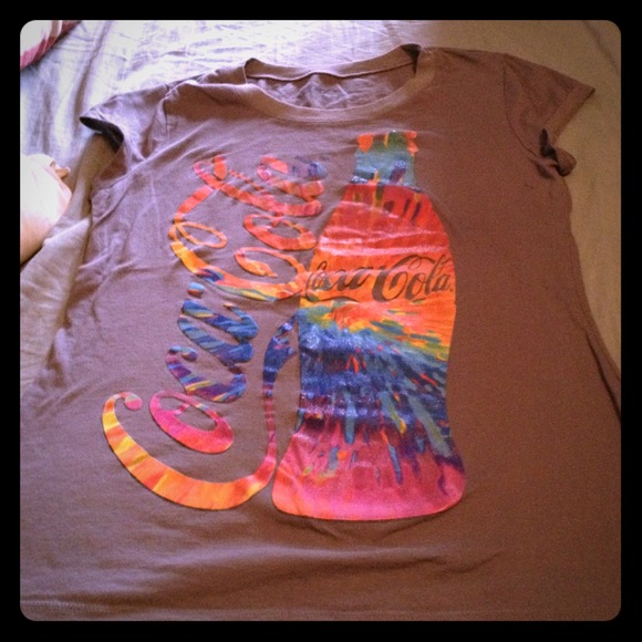 Large gray coca-cola shirt! Never worn.