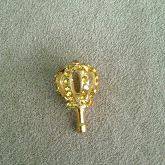 🛑SOLD🛑 Rhinestone crown dust plug iPhone apple