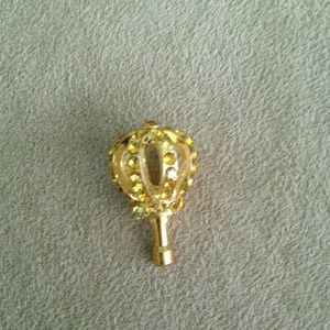 🛑SOLD🛑 Rhinestone crown dust plug iPhone apple