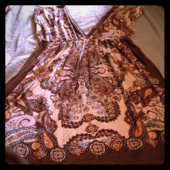 Cute lil dress from buckle. Size small!