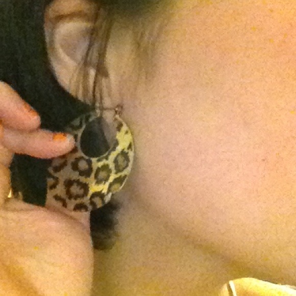 SOLD OUT Leopard earring - Picture 2 of 3
