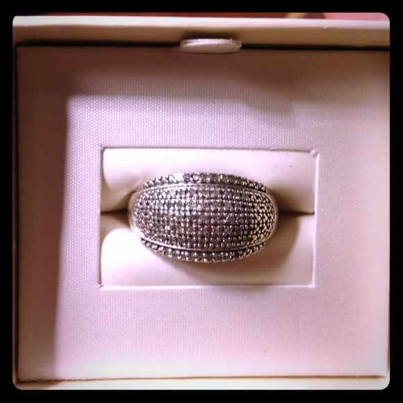 Beautiful ring with the matching earrings