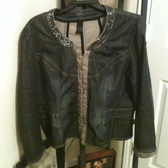 Ruffled denim jacket