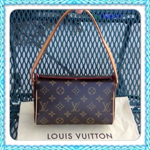 Authentic Louis Vuitton Recital Pochette