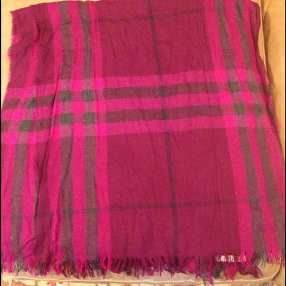 BURBERRY Giant Check Crinkled Scarf