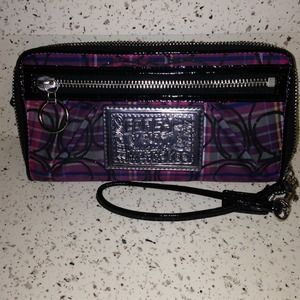 Authentic Coach Poppy Tartan Zip wallet