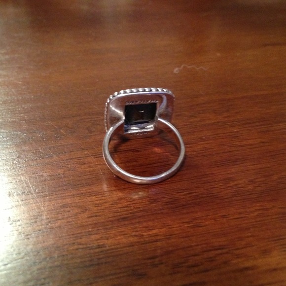 ⭕️SOLD⭕️PRICE CUT Silver & black stone ring - Picture 3 of 4