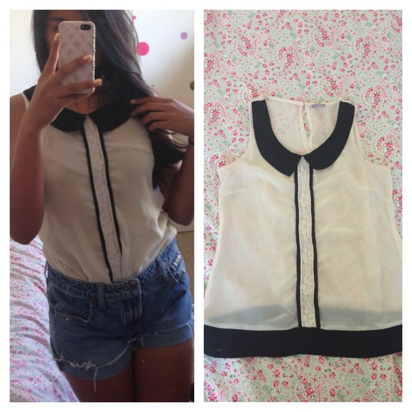 ⛔SOLD⛔ Black-Collared Cream Sleeveless Top - Picture 2 of 5