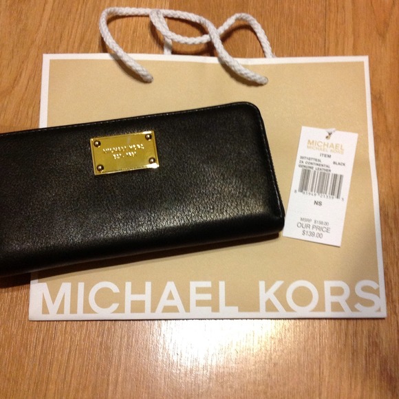 MICHAEL Michael Kors Clutches & Wallets - ✴️RESERVED✴️ @abigagl Jet Set Continental Wallet