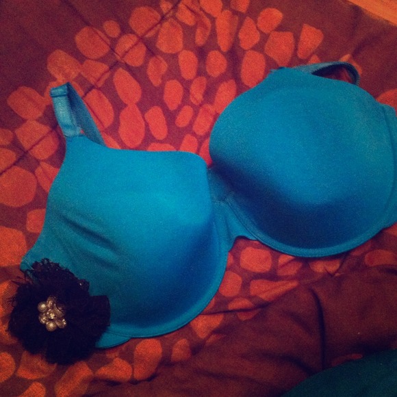 BUNDLE 🚫🚫Fossil, charger, Victorias Secret Bra