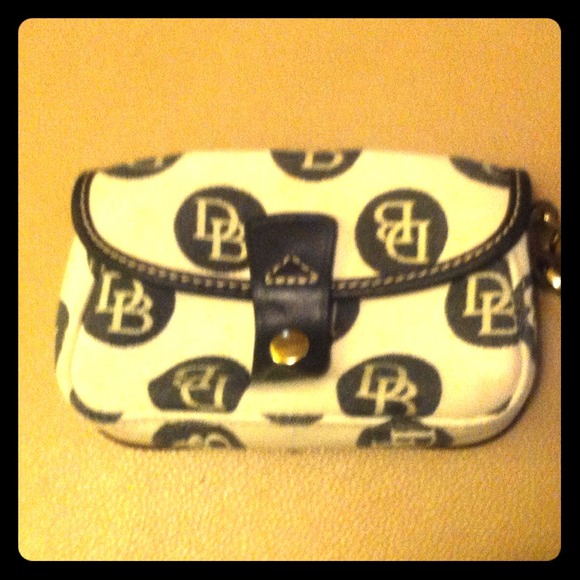 Dooney & Bourke wristlet