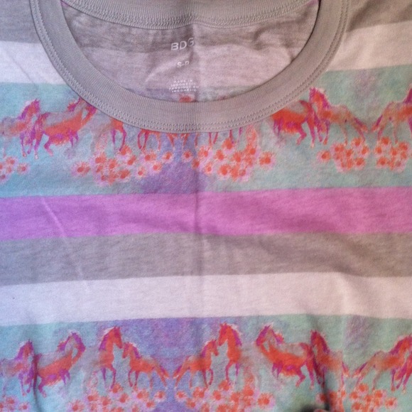 💝Sold💝NWOT Horse Tee- - Picture 3 of 3